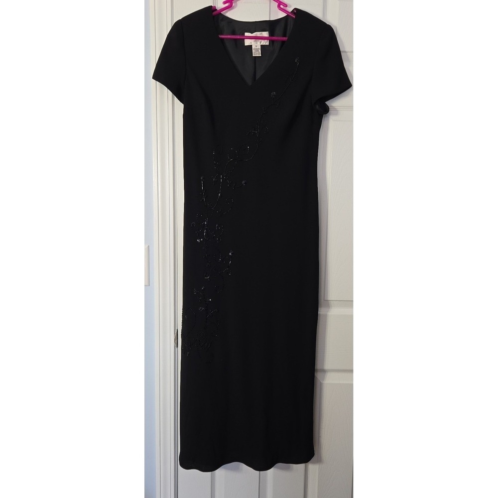 Evan-Picone Womans Formal Maxi Dress Size 12 Has Beaded designs. Short sleeve.